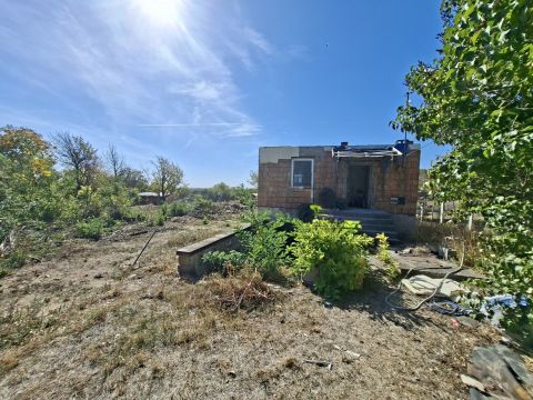 Eladó Telek 8083 Csákvár , Belterületi 1570 m2- es telek közművekkel