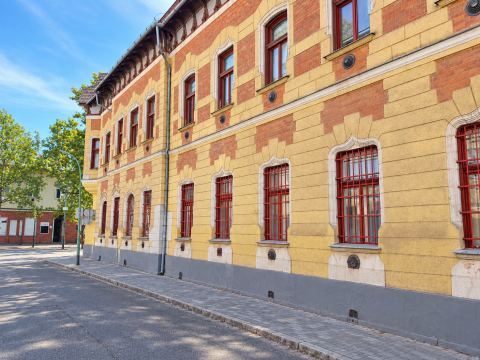 Eladó Iroda 5000 Szolnok 