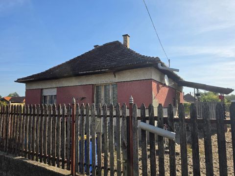 Eladó Ház 2712 Nyársapát , 2712 Nyársapát, Polgármesteri Hivatal