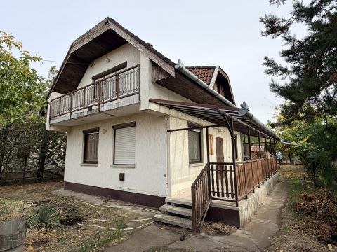 Eladó Ház 2711 Tápiószentmárton , STRANDTÓL PÁR PERC SÉTÁRA