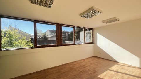 Kiadó Iroda 3300 Eger , Belváros