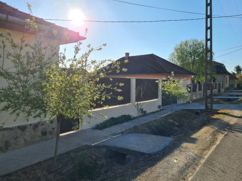 Eladó Ház 2115 Vácszentlászló , Csendes utcában