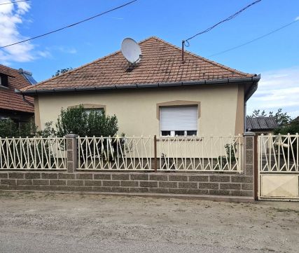 Eladó Ház 2370 Dabas , Családi ház Dabas központjában