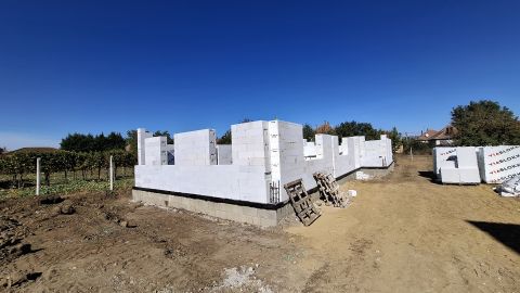 Eladó Ház 2182 Domony ÚJ ÉPÍTÉSŰ, 145 M2-ES CSALÁDI HÁZ DOMONYBAN, 3 AUTÓS GARÁZS
