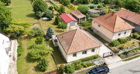 Eladó Ház 8196 Litér , Álmos utca közelében 