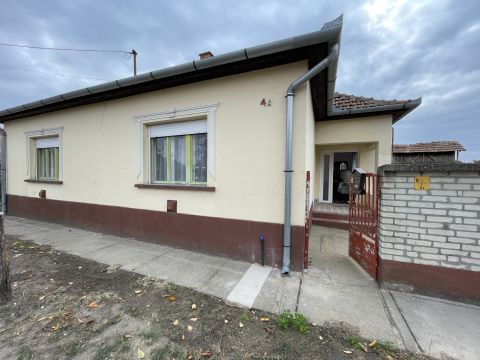 Eladó Ház 6449 Mélykút csendes utcájában