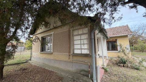 Eladó Ház 2214 Pánd , Pánd, Központhoz közel 