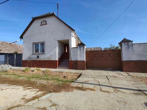 Eladó Ház 7144 Decs , 7144 Decs, Központ