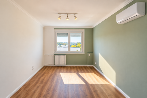 Eladó Lakás 8200 Veszprém , Veszprém, Halle utca közelében
