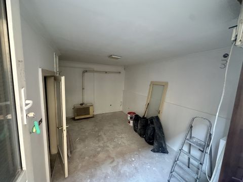 Eladó Üzlethelyiség 1071 Budapest 7. kerület Eladó 22 nm-es utcafronti  üzlethelyiség vizes blokkal!